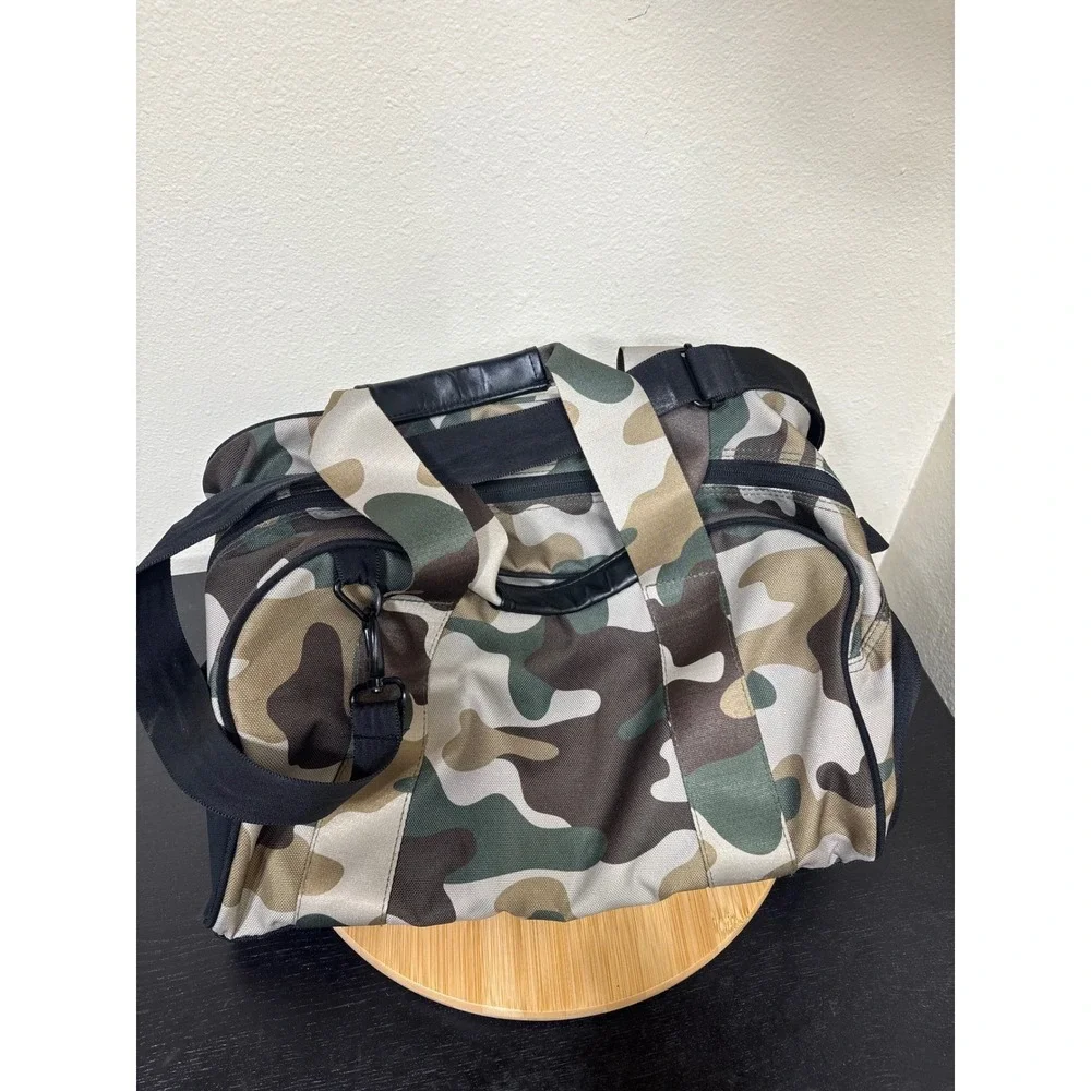 Vooray Burner‎ Gym Camo Bag Duffel Carry On Travel Weekender Sports Bag